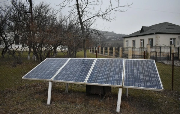 Azərbaycanda bu kəndin küçələri günəş enerjisi ilə işıqlandırılır - FOTO