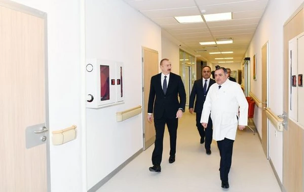 Президент Ильхам Алиев на открытии больницы в Геранбое - ФОТО