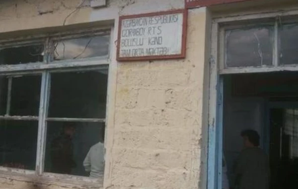 Azərbaycanda dərs zamanı tavanı çökən məktəbdə tədris davam edir - FOTO