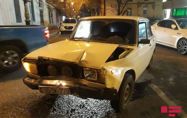 Bakıda iki avtomobil toqquşub, xəsarət alan var - FOTO