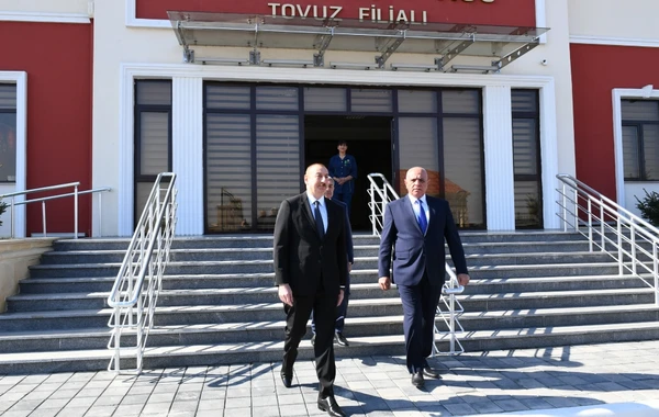 İlham Əliyev “Azərxalça” ASC-nin Tovuz filialının fəaliyyəti ilə tanış olub - FOTO