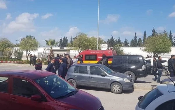 Tunisdəki ABŞ səfirliyinin yanında partlayış - Yaralılar var