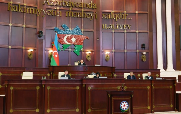 Prezidentin iştirakı ilə Milli Məclisin yeni tərkibdə ilk iclası başladı