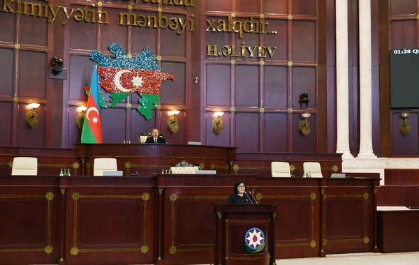 Prezidentin iştirakı ilə Milli Məclisin yeni tərkibdə ilk iclası başladı