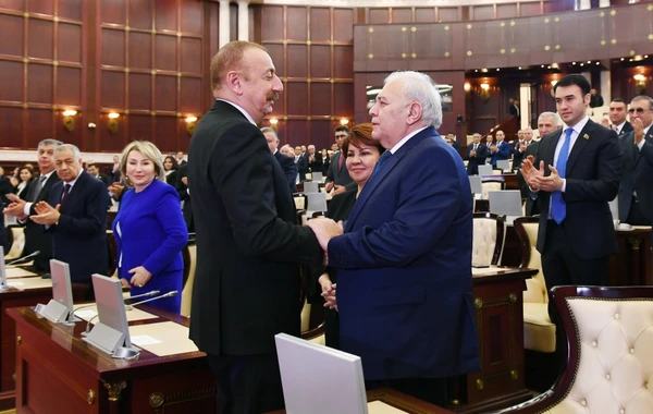Prezidentin iştirakı ilə Milli Məclisin yeni tərkibdə ilk iclası başladı