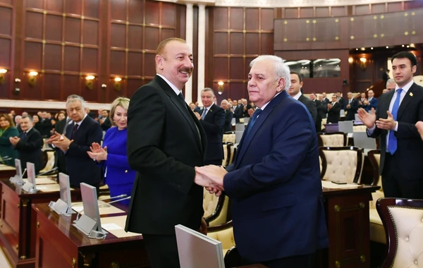 Prezidentin iştirakı ilə Milli Məclisin yeni tərkibdə ilk iclası başladı