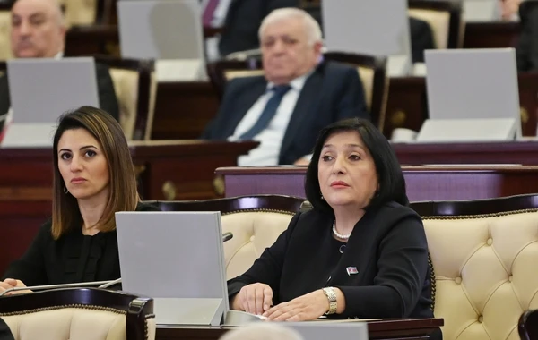 Prezidentin iştirakı ilə Milli Məclisin yeni tərkibdə ilk iclası başladı
