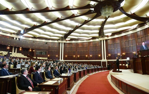 Prezidentin iştirakı ilə Milli Məclisin yeni tərkibdə ilk iclası başladı