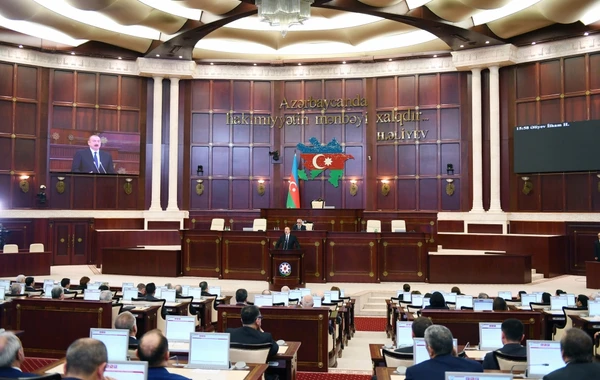 Prezidentin iştirakı ilə Milli Məclisin yeni tərkibdə ilk iclası başladı