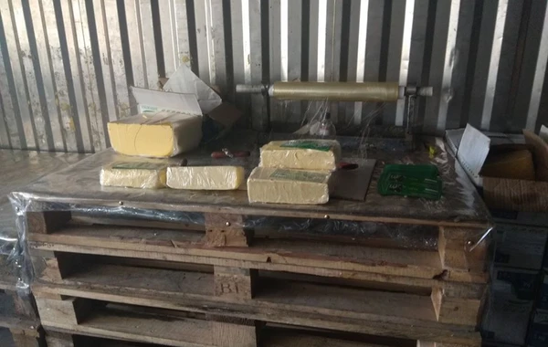 Bakıda bitki yağının kərə yağı kimi qablaşdırıldığı anbar aşkarlandı - FOTO