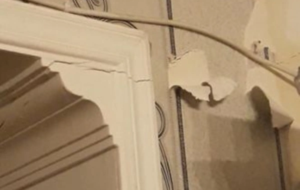 Bakıda tikinti evi qəzalı vəziyyətə salıb, “yaşayış təhlükəlidir” rəyi verilib - FOTO