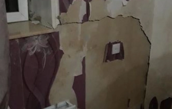 Bakıda tikinti evi qəzalı vəziyyətə salıb, “yaşayış təhlükəlidir” rəyi verilib - FOTO