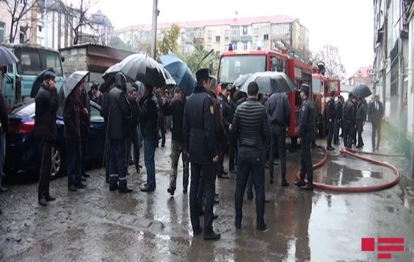 Yaşayış binasında yanğın: 20 nəfər təxliyə edildi - FOTO