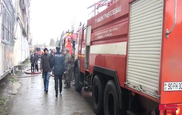 Yaşayış binasında yanğın: 20 nəfər təxliyə edildi - FOTO
