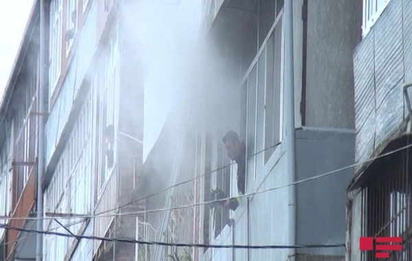 Yaşayış binasında yanğın: 20 nəfər təxliyə edildi - FOTO