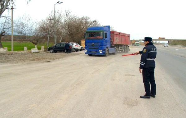 Yollarda bu yük maşınları saxlanılır - FOTO