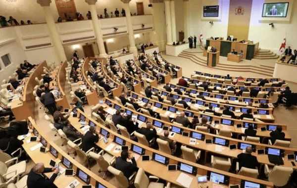 Gürcüstan parlamenti ölkədə fövqəladə vəziyyət elan olunması barədə qərarı dəstəkləyib