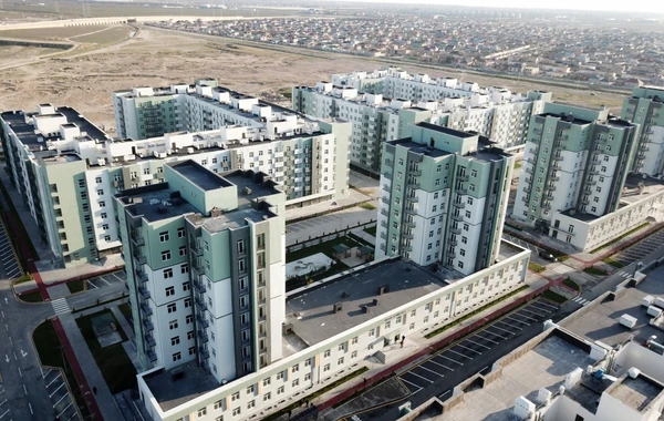 Ильхам и Мехрибан Алиевы на открытии жилого комплекса в Говсане - ФОТО