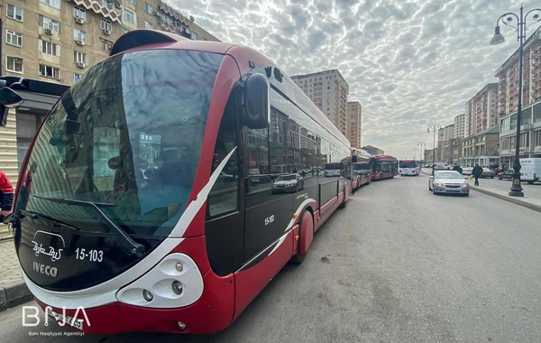 В Баку между станциями метро начали курсировать экспресс-автобусы - ФОТО