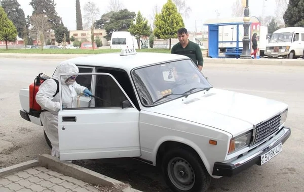 Taksi fəaliyyəti ilə məşğul olan avtomobillərin dezinfeksiyasına başlanıldı - FOTO