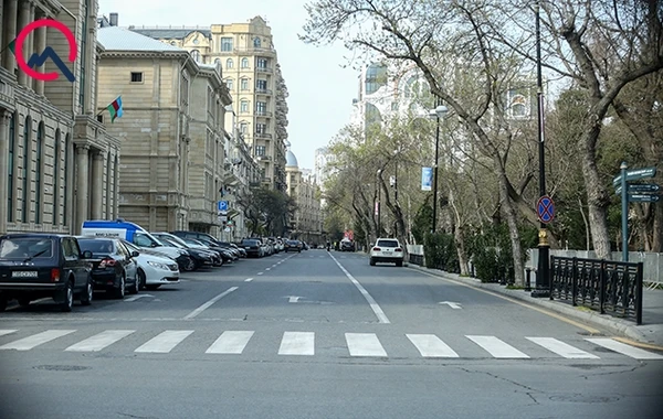 Küçəyə çıxmağa qadağa qoyulsa da... - FOTO