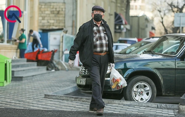 Küçəyə çıxmağa qadağa qoyulsa da... - FOTO