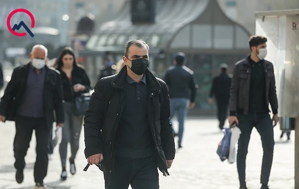Küçəyə çıxmağa qadağa qoyulsa da... - FOTO