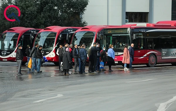 Küçəyə çıxmağa qadağa qoyulsa da... - FOTO