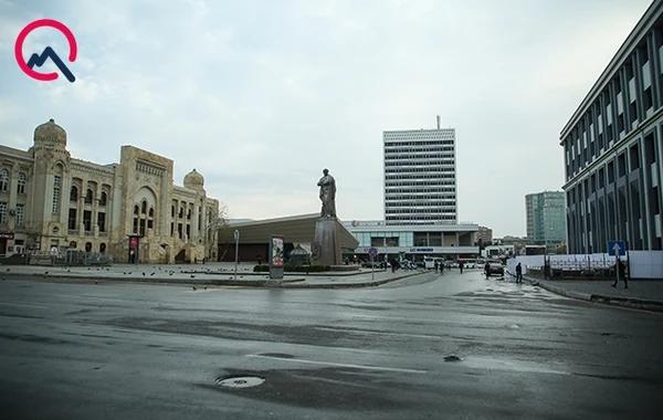 Küçəyə çıxmağa qadağa qoyulsa da... - FOTO