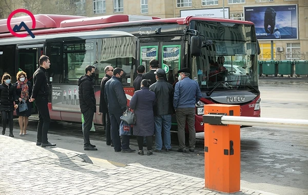 Küçəyə çıxmağa qadağa qoyulsa da... - FOTO