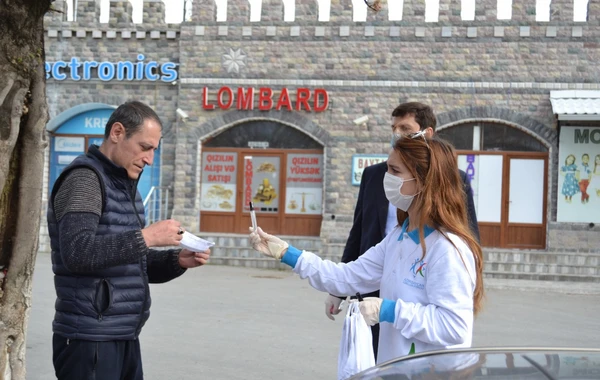 Azərbaycanın bu rayonunda əhaliyə tibbi maska və spirt pulsuz paylanılır - FOTO