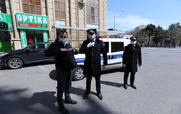 Polis və Daxili Qoşunların hərbçiləri xüsusi karantin rejimini pozanları aşkarlayır - FOTO
