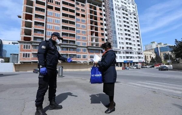 Polis və Daxili Qoşunların hərbçiləri xüsusi karantin rejimini pozanları aşkarlayır - FOTO