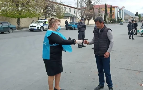Dövlət Komitəsi əhaliyə pulsuz tibbi maskalar paylayır - FOTO