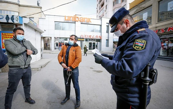 Bakı polisi icazəsi olmayan şəxsləri belə müəyyənləşdirir - FOTO