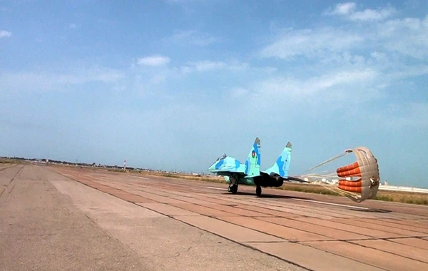 Azərbaycan Ordusu MiQ-29 və Su-25 təyyarələri ilə təlim keçirib - VİDEO