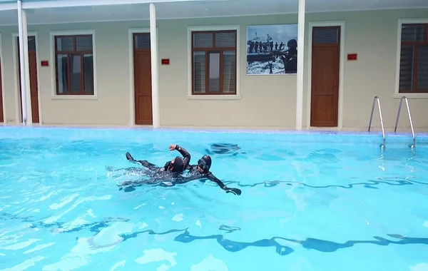 На полигоне ВМС Азербайджана проходят тренировки водолазов - ВИДЕО