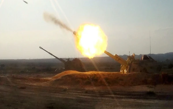 Артиллерийские подразделения выполняют боевые стрельбы - ВИДЕО