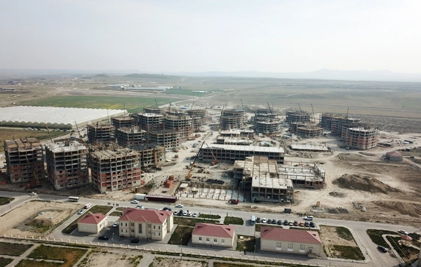 İlham Əliyev məcburi köçkünlər üçün tikilən məhəllədə - FOTO