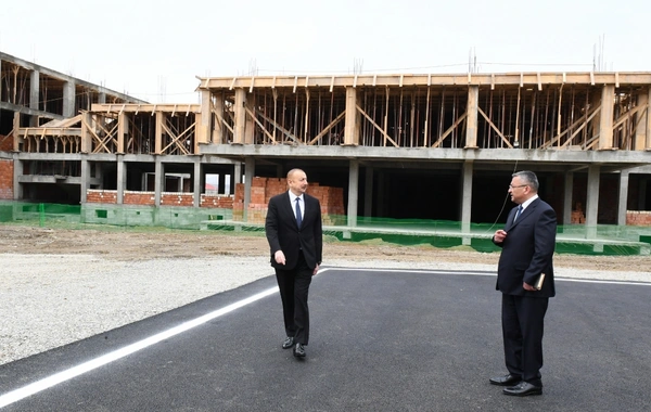 İlham Əliyev məcburi köçkünlər üçün tikilən məhəllədə - FOTO