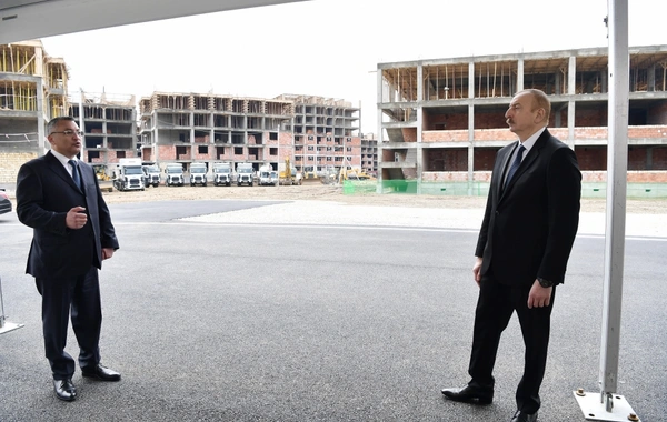 İlham Əliyev məcburi köçkünlər üçün tikilən məhəllədə - FOTO