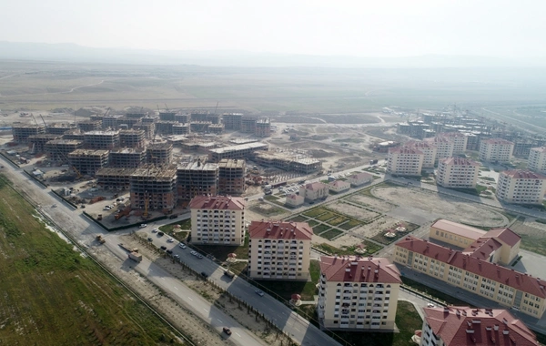 İlham Əliyev məcburi köçkünlər üçün tikilən məhəllədə - FOTO