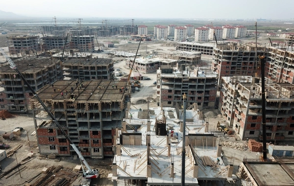 İlham Əliyev məcburi köçkünlər üçün tikilən məhəllədə - FOTO
