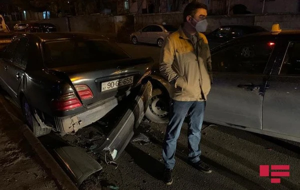 Bakıda zəncirvarı qəza zamanı beş avtomobil toqquşub - FOTO