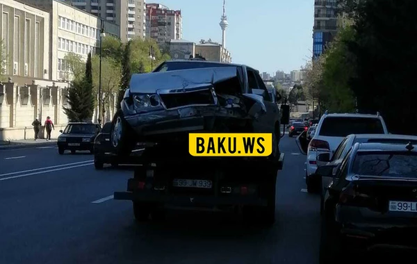 Bakıda ağır qəza: 4 avtomobil yararsız hala düşdü - VİDEO