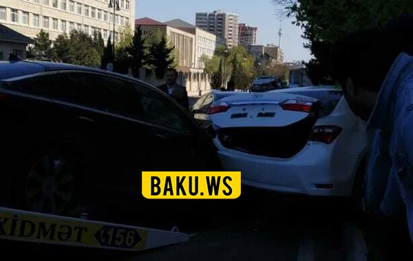 Bakıda ağır qəza: 4 avtomobil yararsız hala düşdü - VİDEO