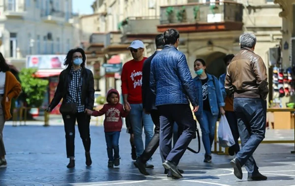 Karantin yumşalandan sonra “Tarqovıy” - FOTO