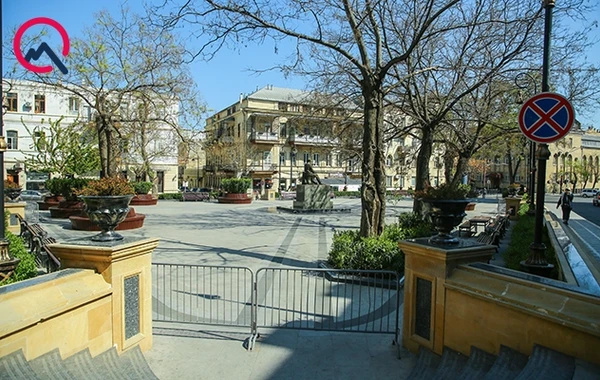 Mərkəzdə sıxlıq olsa da, parklar boşdur - FOTO