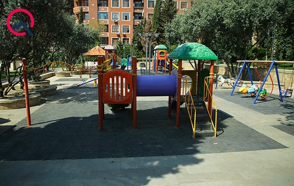 Mərkəzdə sıxlıq olsa da, parklar boşdur - FOTO