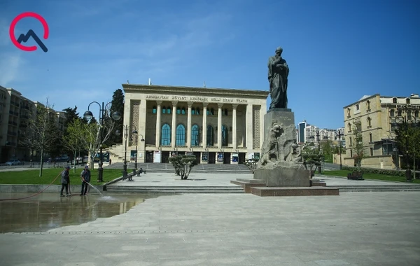 Mərkəzdə sıxlıq olsa da, parklar boşdur - FOTO